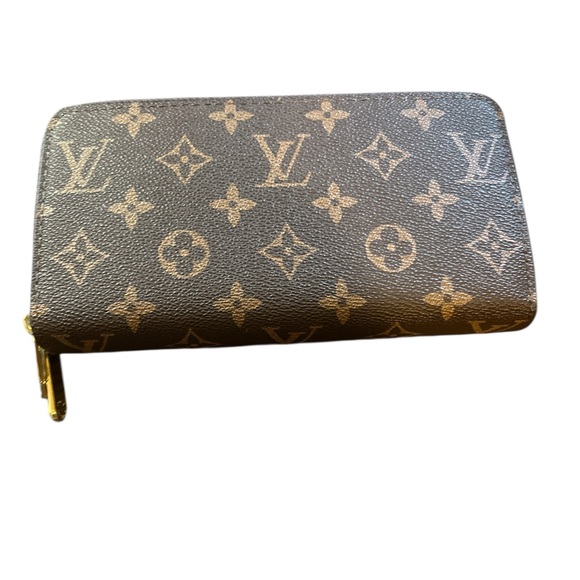 Louis Vuitton Handbags - Louis Vuitton Monogram Zippy Wallet